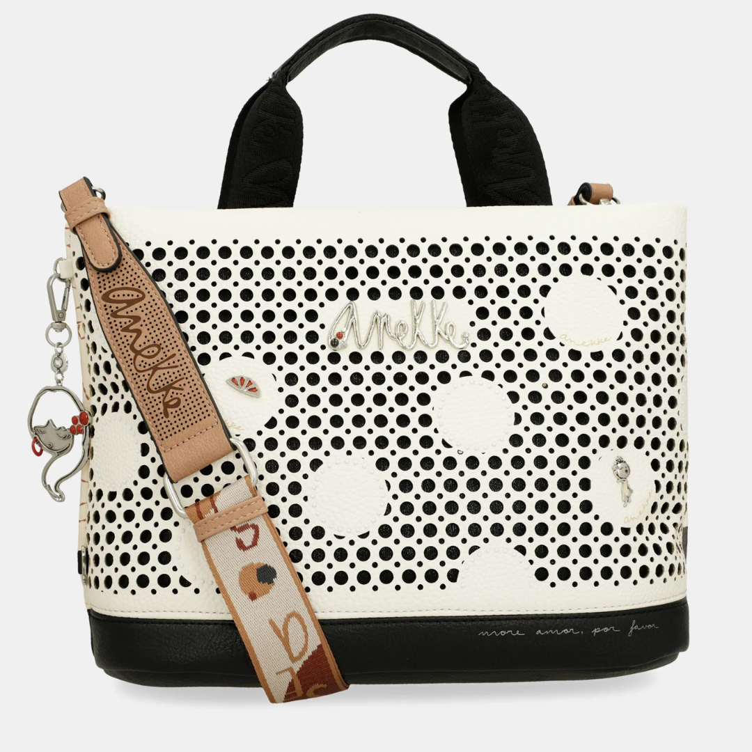 Esta carteira é o acessório perfeito para quem procura estilo, cor e personalidade. Inspirada na arte e na expressão criativa, o seu design combina tons terrosos e estampas vibrantes, tornando-a uma peça única e sofisticada.
Com um estampado vibrante, esta coleção é inspirada numa viagem pelo país natal de Anekke: Espanha.