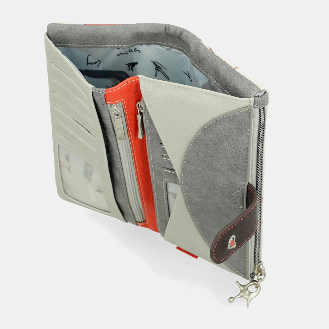 Elegante e funcional, este porta-moedas da Anekke tem um design sofisticado, combina estilo e praticidade. Possui diversos compartimentos para organizar cartões, notas e moedas com segurança, além de um fecho de botão e um compartimento com fecho de correr.