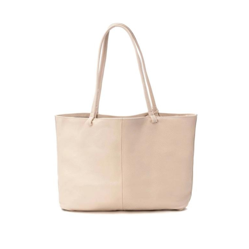 Esta carteira combina estilo e funcionalidade, sendo perfeita para a acompanhar nas suas atividades diárias ou ocasiões especiais. O seu design elegante e detalhes de qualidade, tornam-a uma escolha sofisticada para mulheres que valorizam acessórios de qualidade. Além do fecho principal com botão de pressão, possui um compartimento com fecho interno para armazenar itens menores de forma organizada. Perfeita para uso diário ou ocasiões especiais, complementa qualquer look com elegância e sofisticação.