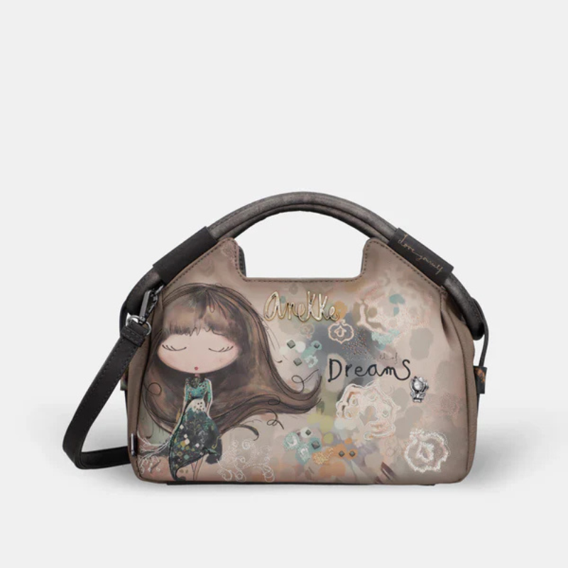 A carteira Bowling Real combina estilo, funcionalidade e um toque artístico único.
Com um design estruturado e alças reforçadas, é perfeita para o dia a dia, oferecendo conforto e praticidade. O seu visual encantador apresenta ilustrações delicadas e detalhes criativos, tornando-a uma peça marcante e versátil.