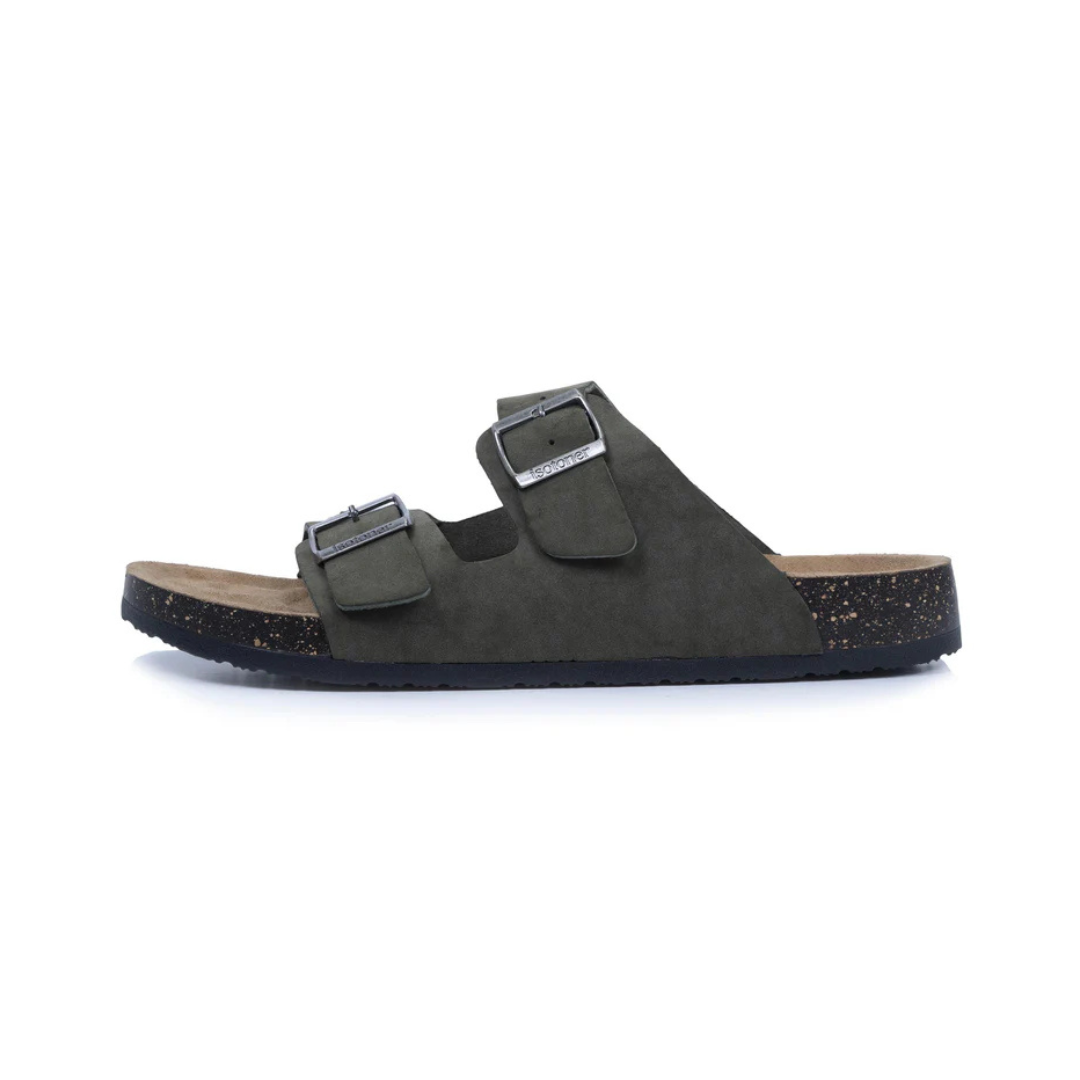 Este chinelo combina estilo e conforto num design moderno e sofisticado.
Com acabamento em material de alta qualidade, possui duas tiras ajustáveis com fivelas metálicas que garantem um encaixe seguro e personalizado. A palmilha anatómica oferece máximo conforto ao caminhar, enquanto a sola antiderrapante proporciona estabilidade em diferentes superfícies.