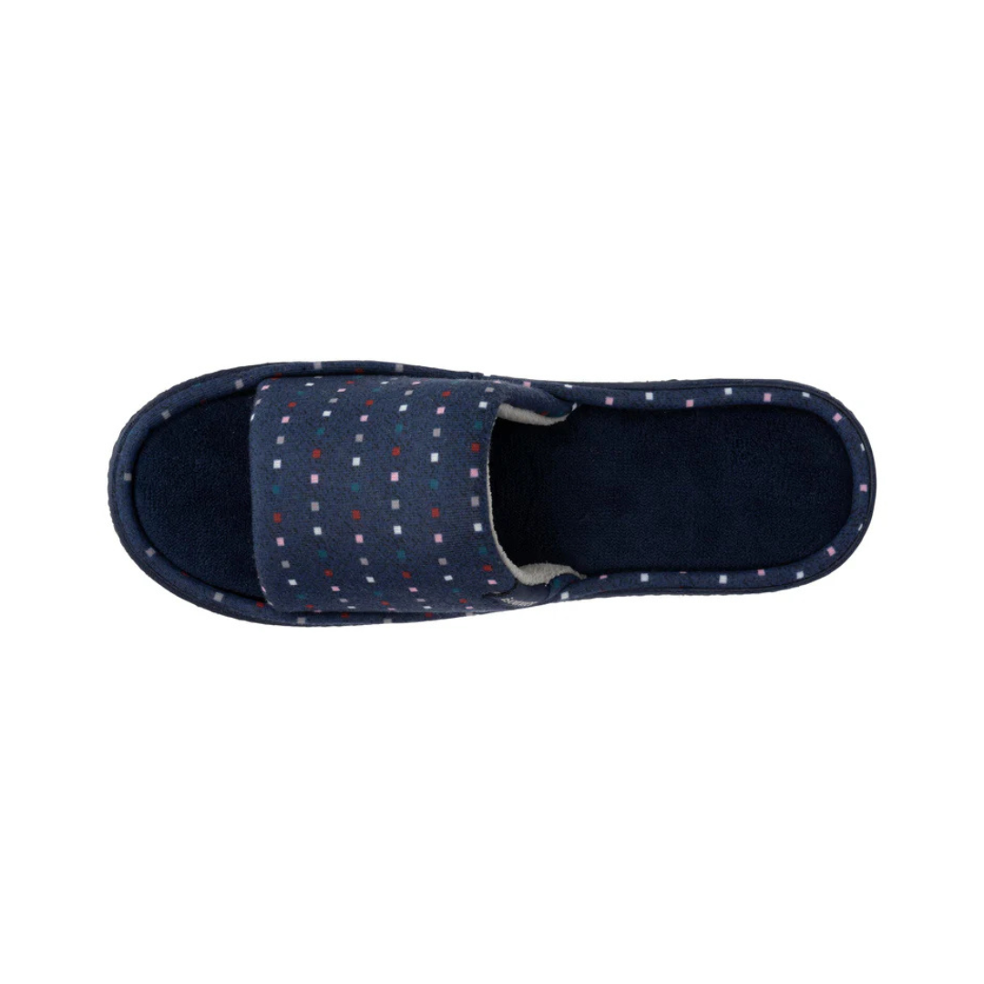 Este confortável chinelo é a escolha ideal para quem procura relaxamento e estilo em casa.
Com um design moderno em azul-escuro e padrão discreto de pequenos quadrados coloridos, oferece um toque de elegância casual. A palmilha acolchoada proporciona um excelente suporte e suavidade ao caminhar, enquanto o material respirável garante frescura e bem-estar durante todo o dia.