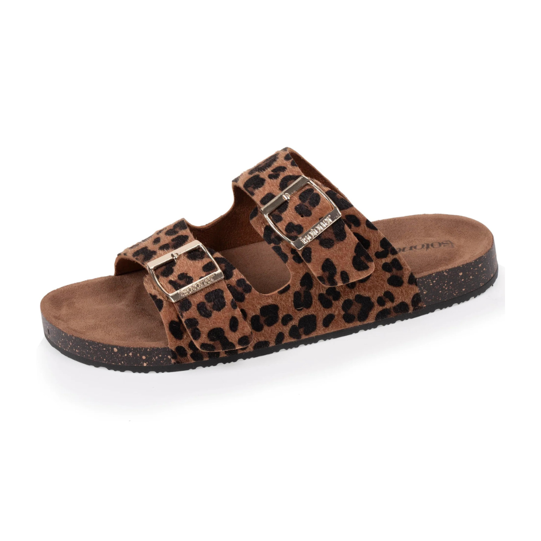Este chinelo combina conforto e ousadia com um design moderno de padrão leopardo e na cor rosa metalizado.
As tiras duplas ajustáveis com fivelas douradas garantem um ajuste personalizado e seguro, proporcionando elegância e estilo.