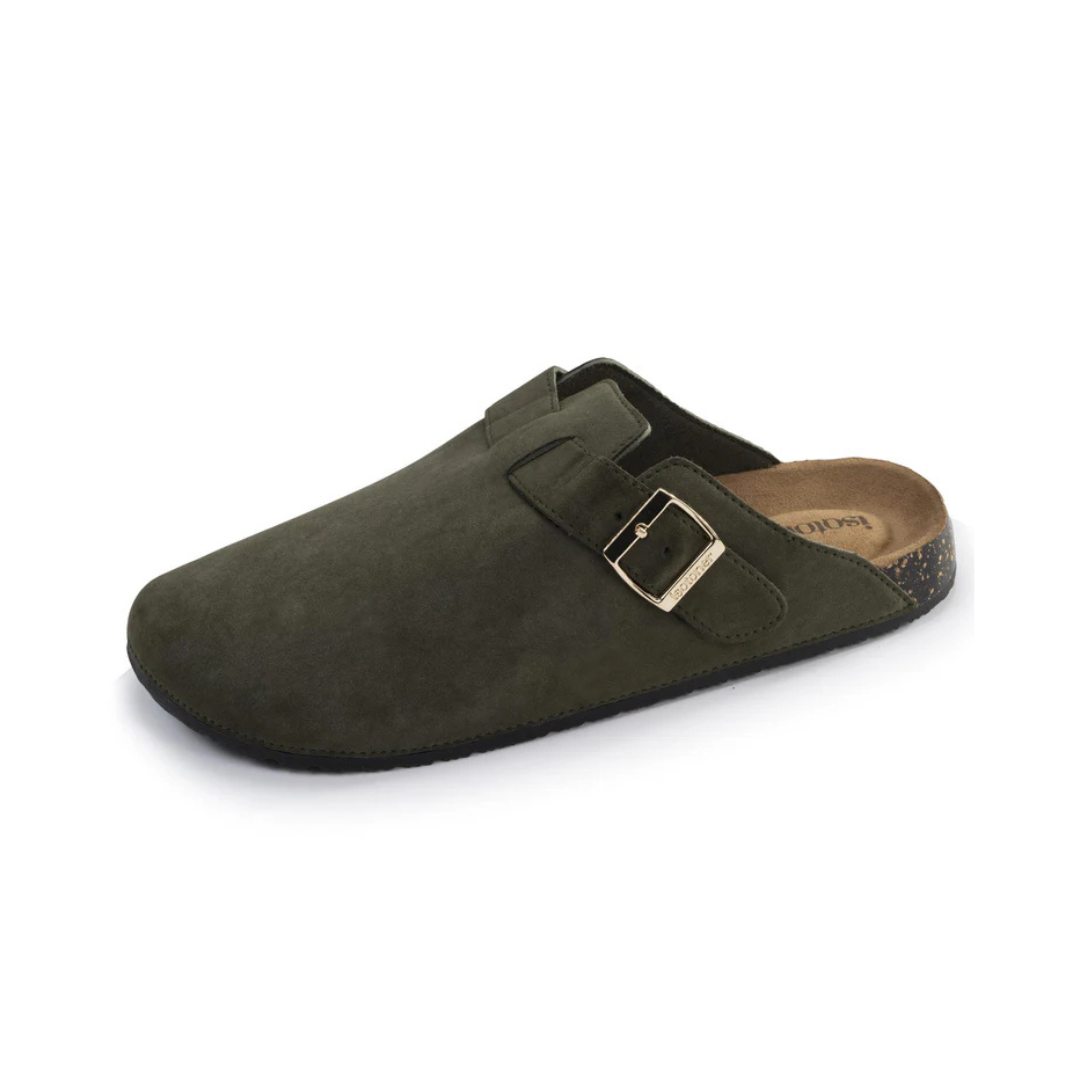 Estes chinelos estilo sabot combinam conforto e elegância, perfeitos para uso diário dentro de casa ou em momentos casuais.
Disponíveis em duas versões sofisticadas: um modelo em verde caqui com acabamento aveludado e fivela metálica dourada que oferece um toque de requinte, e um modelo em preto com detalhe de padrão leopardo que traz um estilo moderno e arrojado.