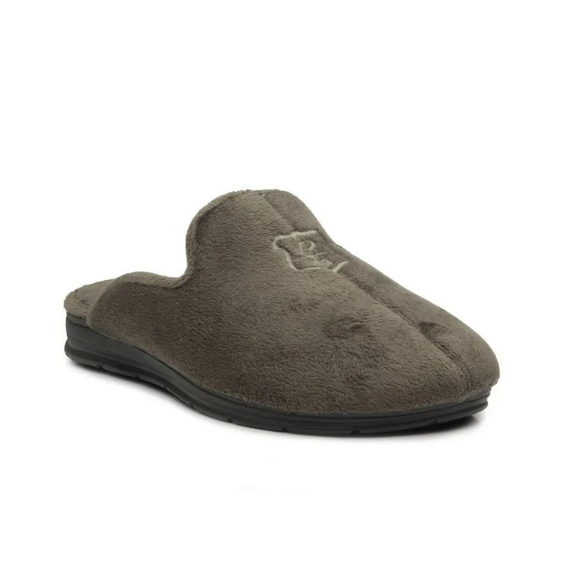 Desfrute do conforto e aconchego nos momentos de descanso com o chinelo de quarto Pegada, especialmente desenvolvido para proporcionar suavidade e bem-estar. Fabricado com material macio e aconchegante, este chinelo envolve os seus pés numa sensação de calor e conforto ideal para os dias mais frios.