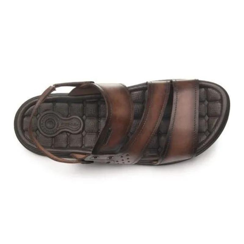 Esta sandália é muito confortável e perfeita para os momentos relaxantes ou para o dia a dia. A palmilha é super macia e adapta-se aos contornos do pé, proporcionando muito conforto. Já a sola é leve e flexível e conta com a tecnologia AMORTECH de amortecimento de impactos na zona do calcanhar, que garante o máximo conforto. O modelo tem também uma tira versátil que torna o modelo dois em um: uma sandália que se transforma em chinelo.