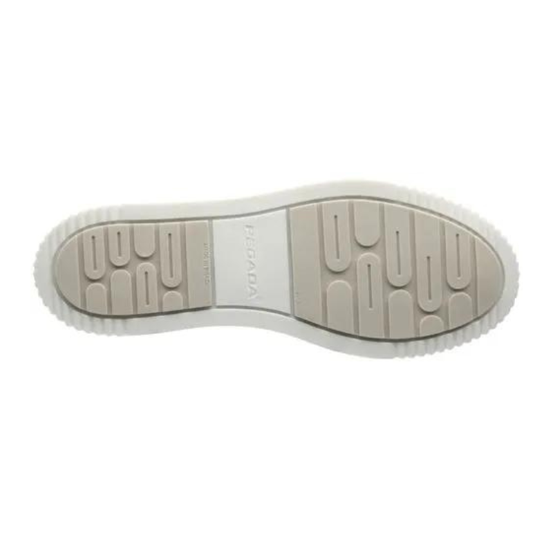 Muito confortável e super estilosa, esta sapatilha é perfeita para criar looks com muito estilo sem esquecer o conforto e praticidade. O forro em tecido espumado garante o conforto e a absorção de suor, características necessárias para manter o pé seco e arejado. A sola é antiderrapante e de alta flexibilidade, oferecendo a segurança e a versatilidade ideal ao calçado do dia-a-dia. Já a palmilha é macia e muito confortável.