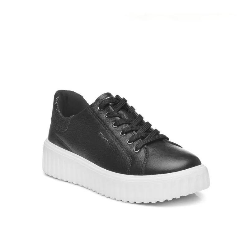 Estas sapatilhas combinam estilo e conforto para o uso diário. Apresentam um design moderno com solado branco robusto que oferece excelente aderência e durabilidade. Fabricadas com materiais de alta qualidade, as sapatilhas são ideais tanto para passeios casuais quanto para ocasiões mais descontraídas, garantindo conforto durante todo o dia.