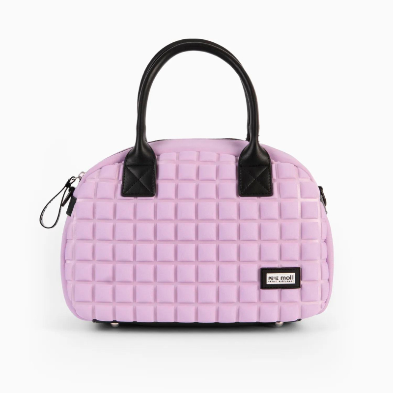 Prepare-se para elevar o seu estilo com esta carteira. Com um acabamento em neoprene que combina moda e funcionalidade, esta carteira é perfeita para quem procura um visual diferenciado sem abrir mão do conforto. O neoprene não só confere um visual moderno e sofisticado, mas também oferece durabilidade e resistência, garantindo que ela permaneça impecável ao longo do tempo.