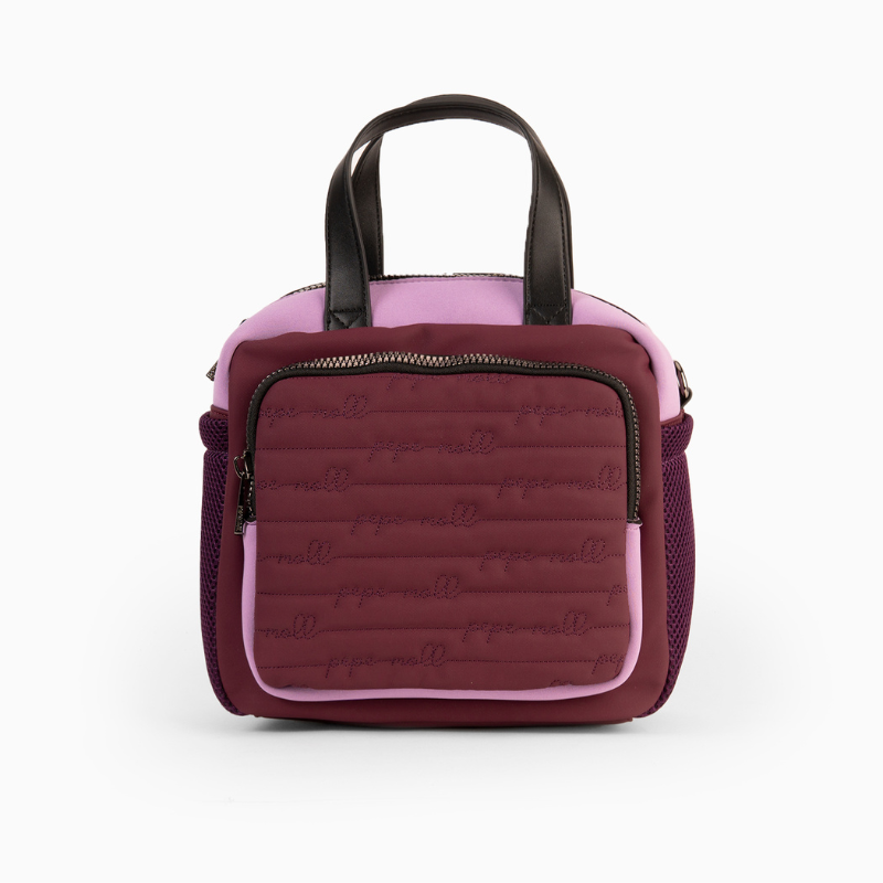 Esta carteira de mão combina estilo, funcionalidade e versatilidade. O tecido em neoprene é um material durável e flexível. Com alça de ombro removível e fecho de correr. Esta carteira tem bastante espaço para todos os seus pertences, com bolsos interiores e exteriores. Perfeita para esta estação. Este modelo obteve o certificado vegano pela organização mundial PETA (Organização dos Direitos dos Animais).