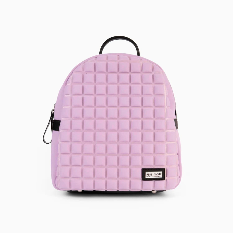 Esta mochila é a companheira ideal para as suas aventuras de viagem. Destaca-se pela sua praticidade e estilo inconfundível, tornando-se uma escolha inteligente para quem está sempre em movimento.