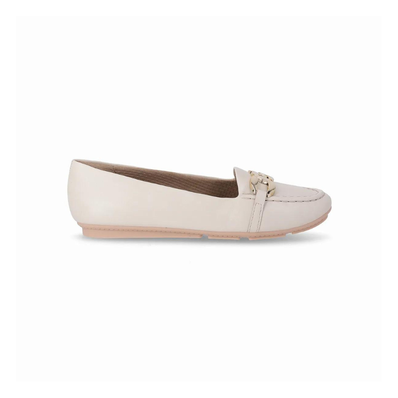 Delicado e charmoso, com este mocassim os seus pés terão o suporte necessário para enfrentar qualquer desafio. Leve, flexível e com sola super aderente, este modelo foi pensado nas necessidades de todas as mulheres. O acabamento confortável, o forro muito macio e a espuma fofinha no calcanhar tornam-o indispensável para quem precisa ficar horas de pé no trabalho.