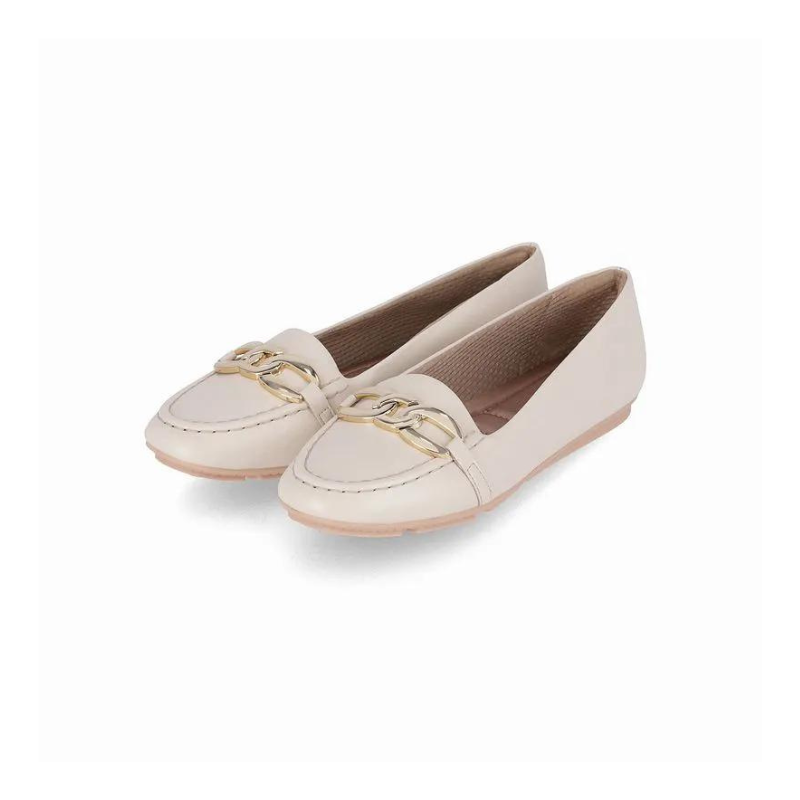 Delicado e charmoso, com este mocassim os seus pés terão o suporte necessário para enfrentar qualquer desafio. Leve, flexível e com sola super aderente, este modelo foi pensado nas necessidades de todas as mulheres. O acabamento confortável, o forro muito macio e a espuma fofinha no calcanhar tornam-o indispensável para quem precisa ficar horas de pé no trabalho.