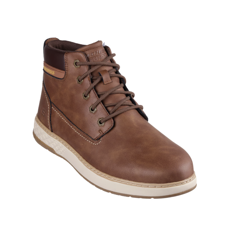 Esta bota alia conforto, resistência e um design casual versátil, ideal para o dia a dia.
Confeccionada em material de alta qualidade com acabamento robusto, conta com tecnologia waterproof que ajuda a manter os pés secos em diferentes condições climáticas. Este modelo apresenta fecho por atacadores para um ajuste seguro, acolchoamento no tornozelo que proporciona maior conforto e uma palmilha macia que garante bem-estar ao longo do uso.