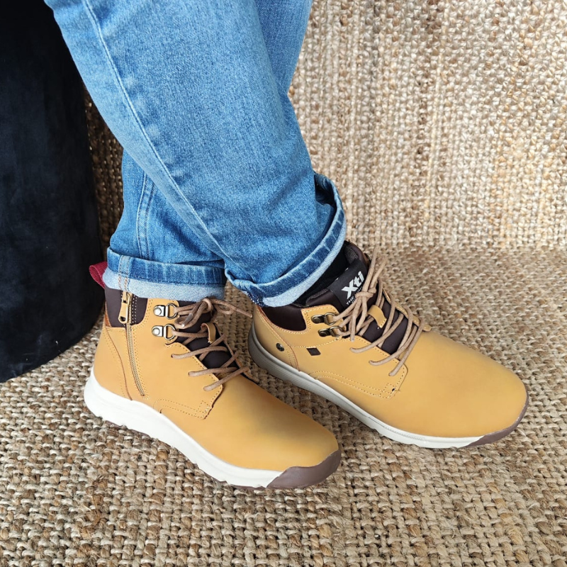 Estas botas são uma escolha estilosa e ética para homens que desejam combinar moda, conforto e responsabilidade ambiental em seu calçado. A sua versatilidade de estilo e solado antiderrapante tornam-nas ideais para uso em várias situações. São uma adição prática e elegante ao guarda-roupa masculino nesta estação. O design combina o robusto e prático estilo montanhista com um toque mais refinado e casual, tornando-os ideais para uma variedade de ocasiões nesta estação.