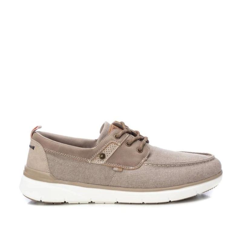 Este sapato é uma escolha excelente e consciente para homens que valorizam o conforto, o estilo e a sustentabilidade. Modelo estilo náutico, perfeito para o verão e para ocasiões casuais, com atacadores que permitem um ajuste fácil e personalizado, garantindo conforto durante todo o dia e sola de borracha antiderrapante oferecendo aderência e estabilidade em diferentes tipos de superfícies, proporcionando assim segurança ao caminhar.