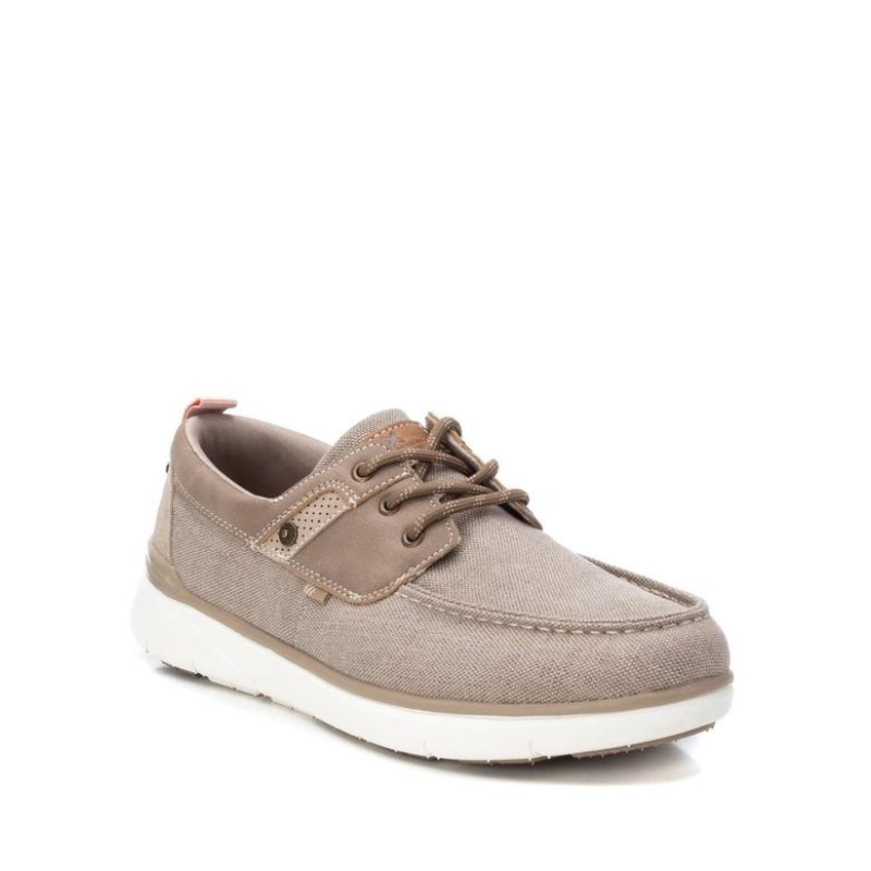 Este sapato é uma escolha excelente e consciente para homens que valorizam o conforto, o estilo e a sustentabilidade. Modelo estilo náutico, perfeito para o verão e para ocasiões casuais, com atacadores que permitem um ajuste fácil e personalizado, garantindo conforto durante todo o dia e sola de borracha antiderrapante oferecendo aderência e estabilidade em diferentes tipos de superfícies, proporcionando assim segurança ao caminhar.