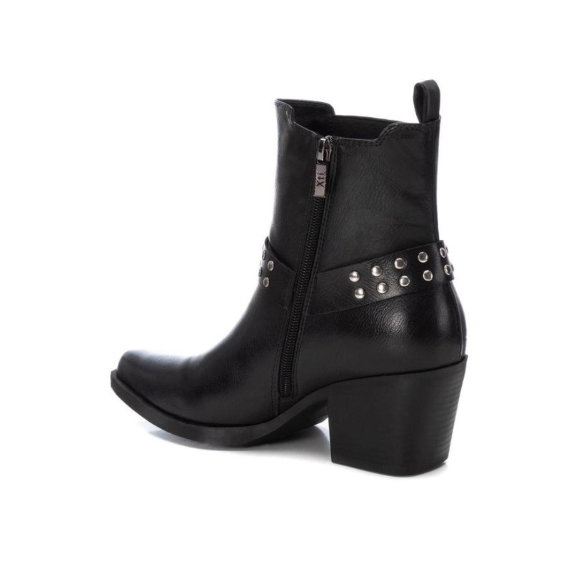 Moderno e cheio de atitude, este botim é perfeito para quem procura estilo e conforto no dia a dia. Com um design arrojado, traz um toque de sofisticação aos looks casuais ou alternativos, tornando-se uma escolha versátil para qualquer ocasião.
Com detalhes de tachas metálicas e fivela decorativa que, acrescentam charme ao botim este modelo tem fecho lateral garantindo praticidade e facilidade ao calçar. A sola de borracha é resistente e antiderrapante, proporciona segurança em todos os tipos de piso.