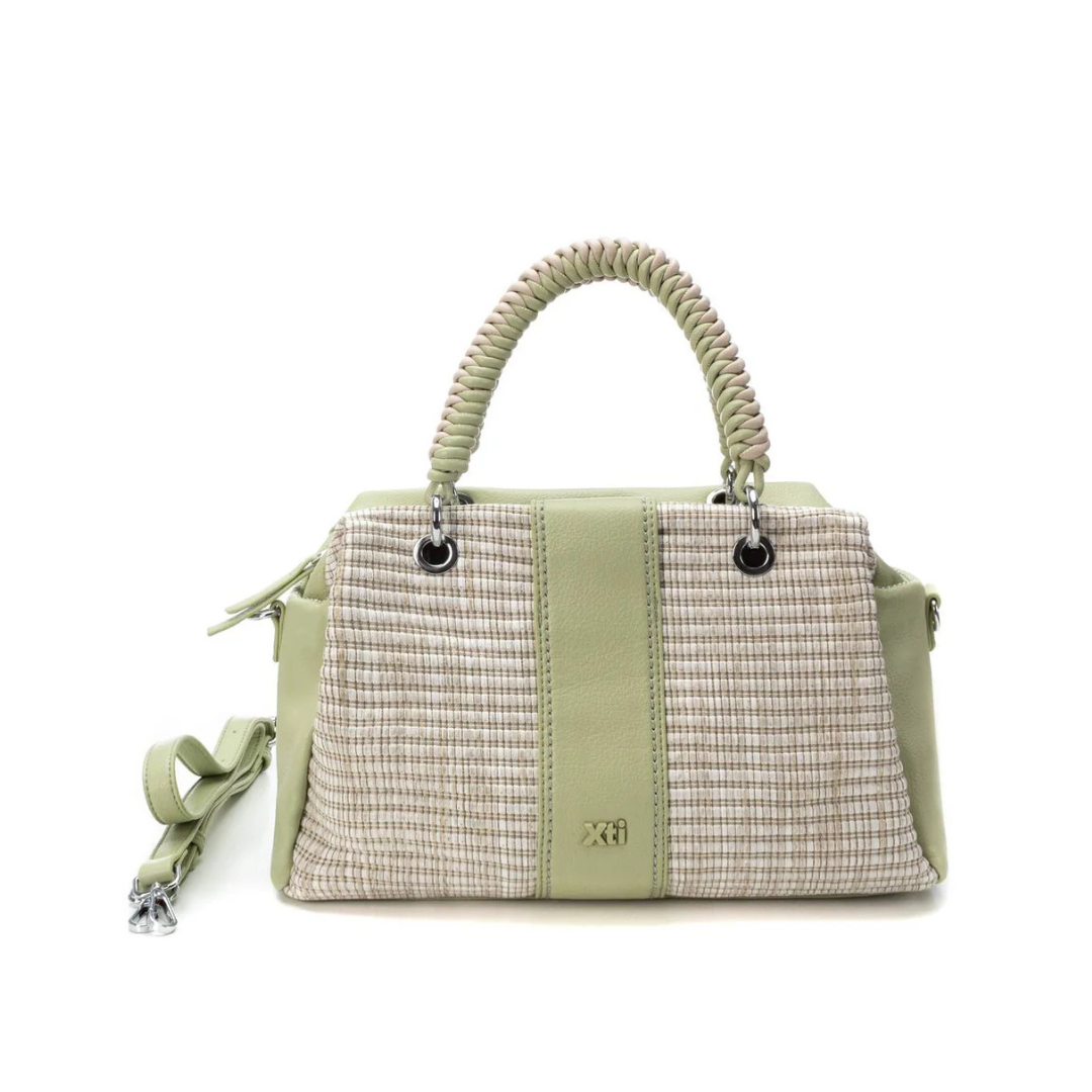 Esta carteira de mão é a combinação perfeita entre sofisticação e praticidade! Com um design moderno que mistura ráfia texturizada e detalhes em material sintético, é a escolha ideal para complementar qualquer look com estilo.