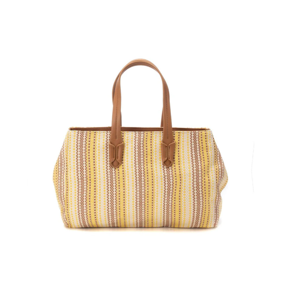 Adicione charme e estilo ao seu dia a dia com esta carteira de ombro.
Perfeita para ocasiões casuais ou para dar um toque especial ao seu look. Fabricada com detalhes inspirados em texturas naturais, é a escolha ideal para quem valoriza beleza e funcionalidade. Com alça removível e ajustável, para colocar ao ombro ou transversal e detalhe decorativo que adiciona sofisticação á carteira.