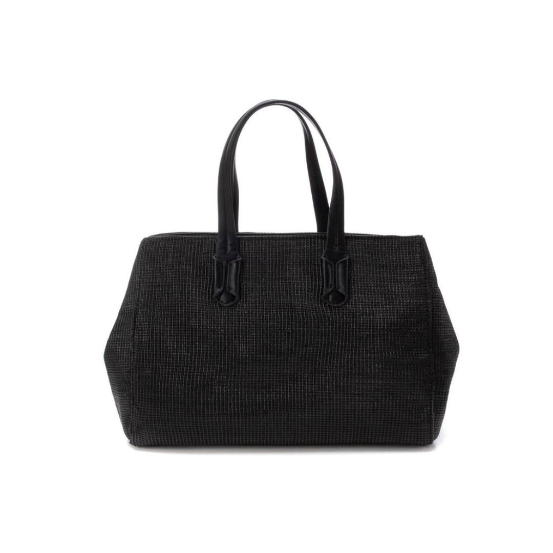 Adicione charme e estilo ao seu dia a dia com esta carteira de ombro.
Perfeita para ocasiões casuais ou para dar um toque especial ao seu look. Fabricada com detalhes inspirados em texturas naturais, é a escolha ideal para quem valoriza beleza e funcionalidade. Com alça removível e ajustável, para colocar ao ombro ou transversal e detalhe decorativo que adiciona sofisticação á carteira.