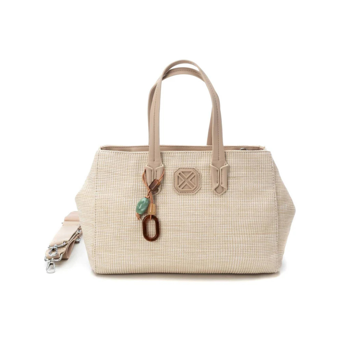 Adicione charme e estilo ao seu dia a dia com esta carteira de ombro.
Perfeita para ocasiões casuais ou para dar um toque especial ao seu look. Fabricada com detalhes inspirados em texturas naturais, é a escolha ideal para quem valoriza beleza e funcionalidade. Com alça removível e ajustável, para colocar ao ombro ou transversal e detalhe decorativo que adiciona sofisticação á carteira.