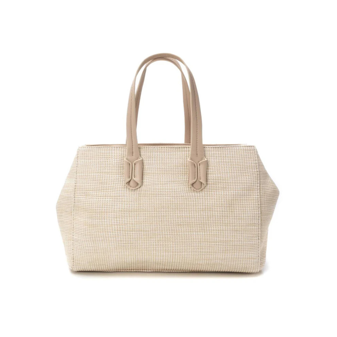 Adicione charme e estilo ao seu dia a dia com esta carteira de ombro.
Perfeita para ocasiões casuais ou para dar um toque especial ao seu look. Fabricada com detalhes inspirados em texturas naturais, é a escolha ideal para quem valoriza beleza e funcionalidade. Com alça removível e ajustável, para colocar ao ombro ou transversal e detalhe decorativo que adiciona sofisticação á carteira.