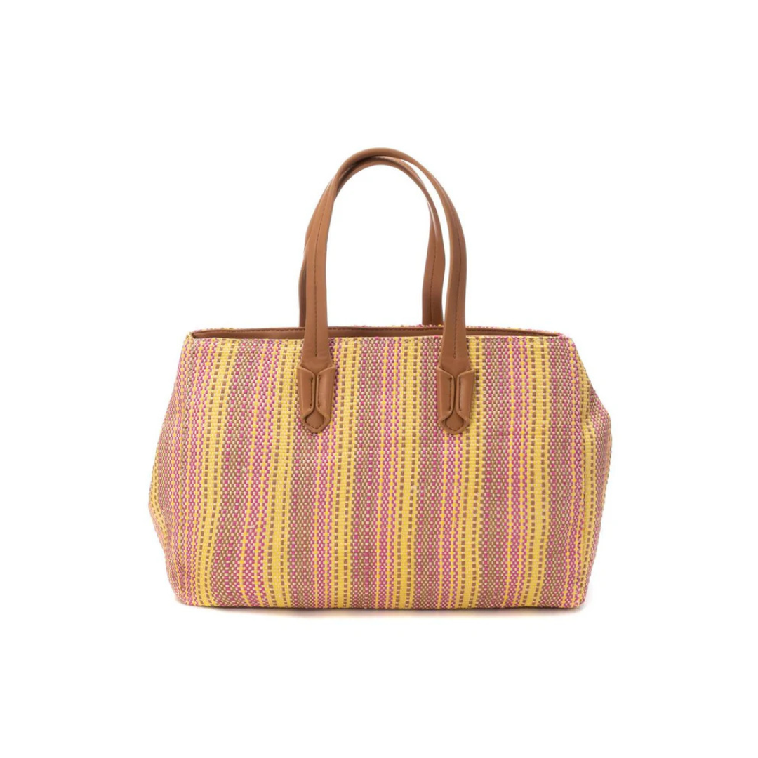 Adicione charme e estilo ao seu dia a dia com esta carteira de ombro.
Perfeita para ocasiões casuais ou para dar um toque especial ao seu look. Fabricada com detalhes inspirados em texturas naturais, é a escolha ideal para quem valoriza beleza e funcionalidade. Com alça removível e ajustável, para colocar ao ombro ou transversal e detalhe decorativo que adiciona sofisticação á carteira.