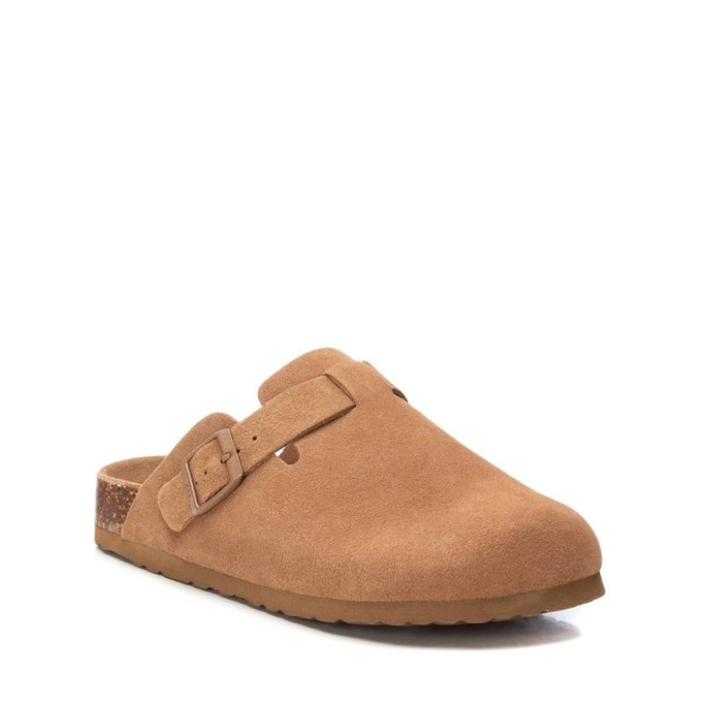Este chinelo é uma opção elegante e versátil. Apresenta um design original e moderno, destacando-se por sua aparência única e contemporânea, garantindo que os seus pés se destaquem com estilo. Pode ser facilmente combinado com uma variedade de roupas e acessórios, tornando-o uma escolha versátil para diversas ocasiões e estilos pessoais.