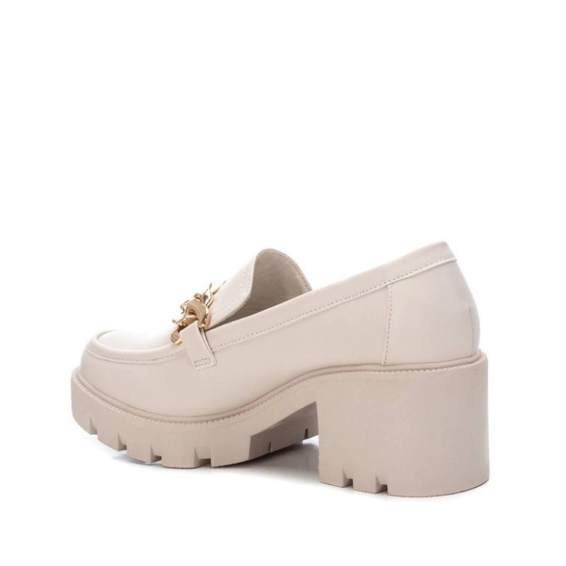 Elegantes e modernos, os loafers de salto alto oferecem uma combinação única de estilo clássico e altura adicional. São ideais para mulheres que desejam a elegância dos loafers com a vantagem de um salto alto. Estes sapatos elevam os seus looks e proporcionam conforto ao mesmo tempo. São versáteis e podem ser usados em diversas ocasiões, podem ser uma escolha adequada para o escritório, eventos sociais, saídas casuais ou até mesmo para ocasiões mais formais.