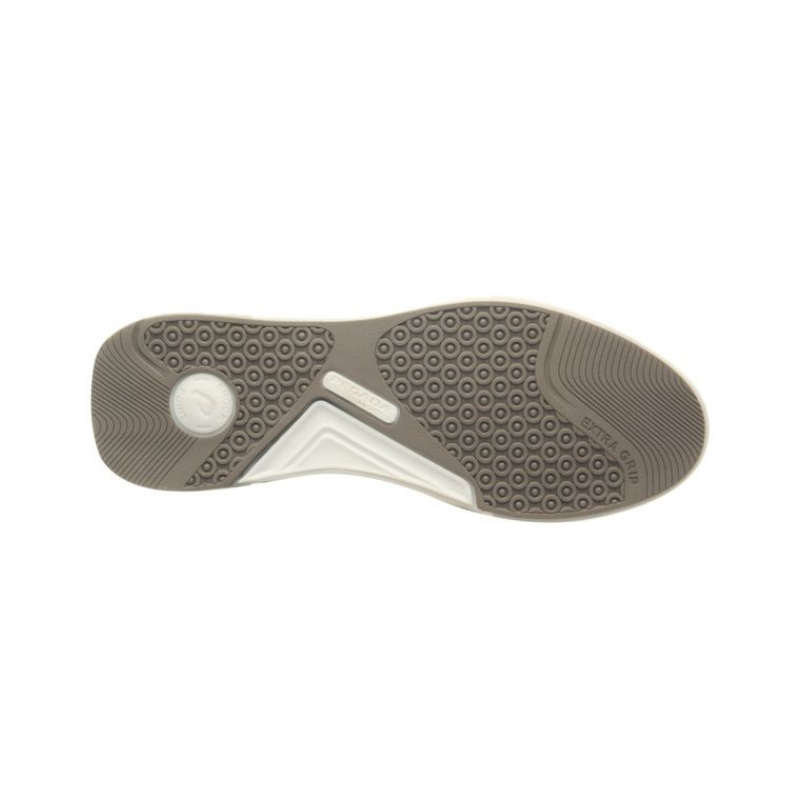 Prática e versátil, esta sapatilha é fabricada em couro, matéria prima de alta qualidade, resistência e durabilidade. O forro em tecido espumado garante o conforto e a absorção de suor, características necessárias para manter o pé seco e arejado.