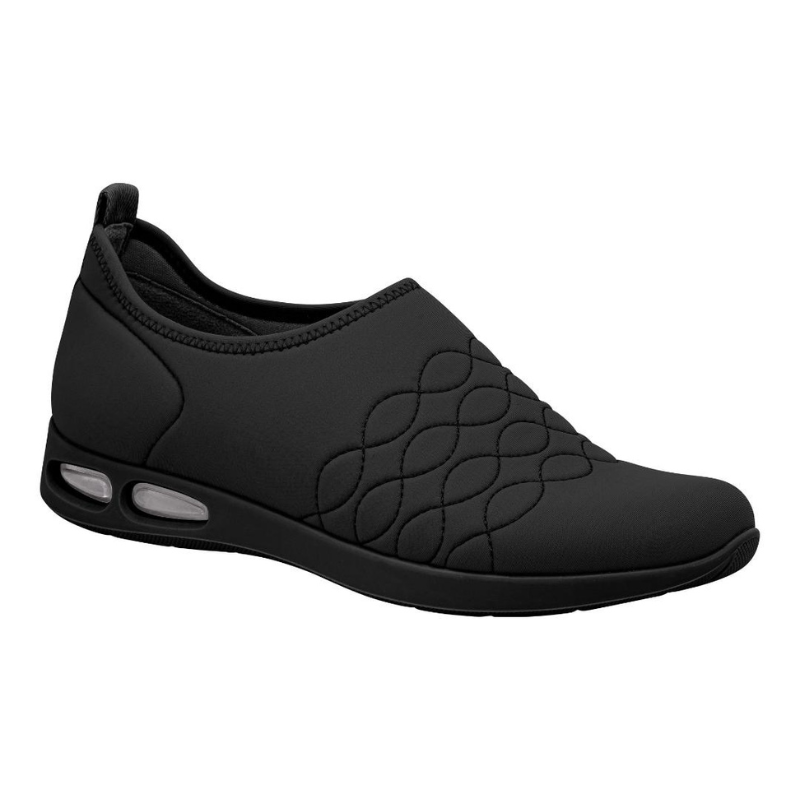 Leve e delicado, este modelo conta com a tecnologia Soft Step, um exclusivo sistema de amortecimento que absorve impactos, reduz a pressão e o atrito que causam desconfortos. Leve, flexível e com sola super aderente, esse modelo foi pensado nas necessidades de todas as mulheres. Além de proporcionar aquele bem-estar que abraça e aconchega, faz parte de uma moda prática e descomplicada.