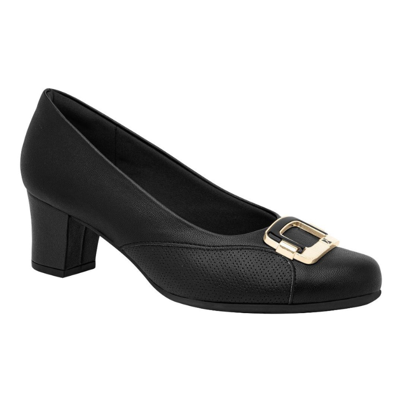 Elegante e poderoso, o salto médio vai combinar com a sua rotina, trazendo conforto, leveza e muito charme. Leve, flexível e com sola super aderente, este modelo foi pensado nas necessidades de todas as mulheres. O acabamento confortável torna-o indispensável para quem precisa ficar horas de pé no trabalho. Além disso, possui espuma fofinha no calcanhar.