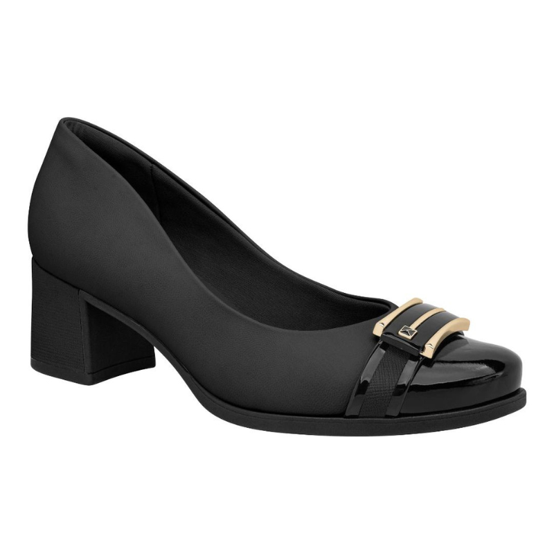 Prático e elegante, este modelo deixa-a linda em todas as ocasiões. Quem tem a rotina agitada deve apostar no salto médio que junta leveza e muito charme. Leve, flexível e com sola super aderente, esse modelo foi pensado nas necessidades de todas as mulheres. O acabamento confortável torna-o indispensável para quem precisa ficar horas de pé no trabalho.