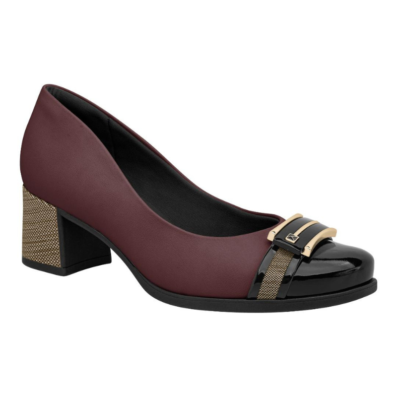 Prático e elegante, este modelo deixa-a linda em todas as ocasiões. Quem tem a rotina agitada deve apostar no salto médio que junta leveza e muito charme. Leve, flexível e com sola super aderente, esse modelo foi pensado nas necessidades de todas as mulheres. O acabamento confortável torna-o indispensável para quem precisa ficar horas de pé no trabalho.
