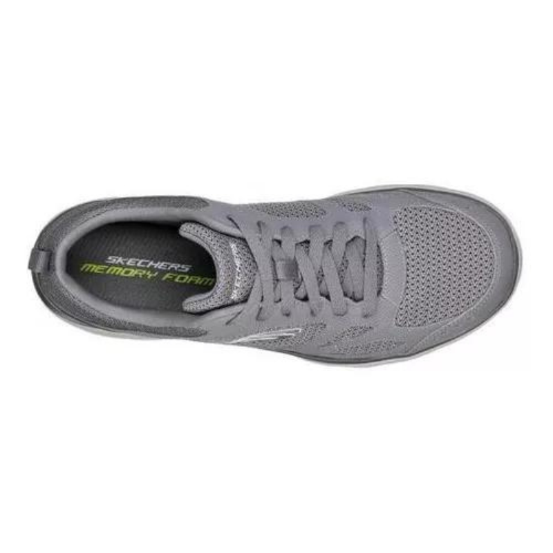 As sapatilhas Skechers são a escolha perfeita para uso diário ou atividades de baixo impacto, como caminhadas leves ou ginástica. Uma das suas principais características, são as palmilhas feitas em espuma de memória (Memory Foam), que permitem a adaptação ao formato do pé, proporcionando maior conforto e amortecimento ao caminhar.