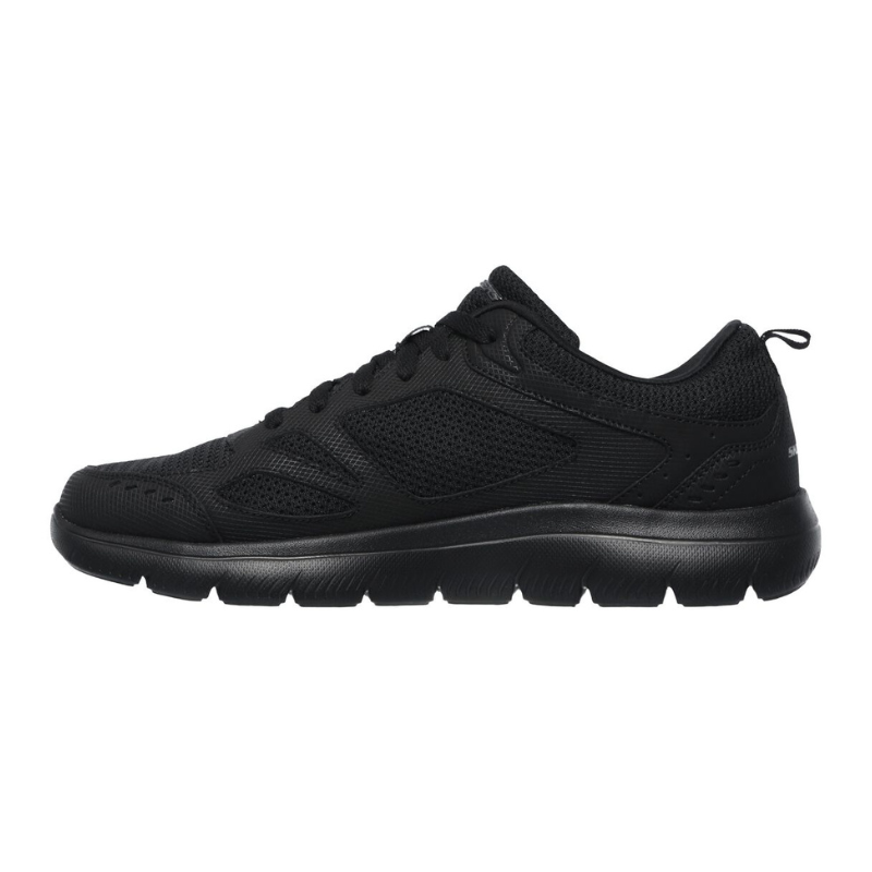 As sapatilhas Skechers são a escolha perfeita para uso diário ou atividades de baixo impacto, como caminhadas leves ou ginástica. Uma das suas principais características, são as palmilhas feitas em espuma de memória (Memory Foam), que permitem a adaptação ao formato do pé, proporcionando maior conforto e amortecimento ao caminhar.