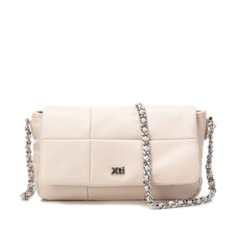 Elegante e moderna, a carteira crossbody é um modelo clássico, que aparece repaginado nesta coleção. Com um estilo bem marcante, este acessório estruturado fica lindo com vários looks. Com alça de corrente, fecho de correr e botão em íman, proporcionando duas possibilidades de fechar a sua carteira. Este modelo obteve o certificado vegano pela organização mundial PETA (Organização dos Direitos dos Animais).