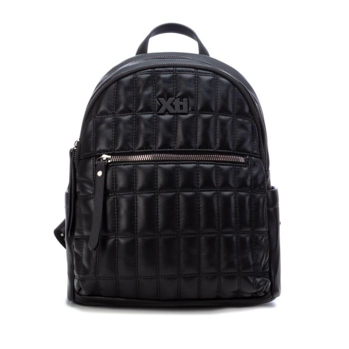 Prática e elegante, a mochila combina muito bem com looks casuais e é a companheira perfeita de viagens. O espaço que precisa, numa mochila de design acolchoado. Fecho com zíper, alças ajustáveis e bolso externo á frente e nas costas.
