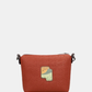 Esta carteira redefine o conceito de versatilidade com uma proposta única: duas carteiras numa só.

A bolsa principal impressiona pelo seu padrão artístico em tons de laranja, verde, bege e terracota, com uma textura trabalhada que evoca o espírito aventureiro e cosmopolita da coleção Odyssey. Os detalhes em metal gunmetal, a corrente com pendente em forma de nuvem e as alças em couro sintético castanho-escuro completam um visual rico e distinto.