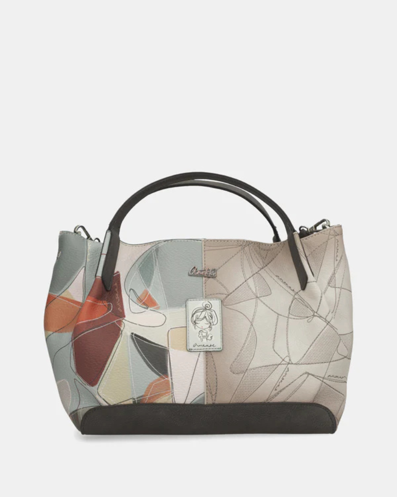 A carteira Auralis é a companheira perfeita para quem procura versatilidade sem comprometer o estilo.

Com um design contemporâneo que combina tons neutros e detalhes coloridos, esta peça destaca-se pela sua construção em materiais de qualidade premium e acabamentos cuidados. As alças curtas permitem um transporte confortável à mão, adaptando-se facilmente ao seu dia a dia, seja num encontro casual ou numa ocasião mais formal.