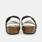 Fabricado com materiais de qualidade, este chinelo da Anekke combina o melhor do design contemporâneo com o conforto de um dia inteiro.

As tiras em preto contrastam com a palmilha em estampa camuflada multicor — um detalhe inesperado que transforma um básico de verão numa peça com carácter. A sola em cortiça proporciona amortecimento natural e leveza, enquanto a fivela dourada ajustável garante um ajuste perfeito ao pé.