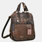 Uma mochila que eleva o conceito de acessório funcional a verdadeira peça de autor.

O seu exterior apresenta um padrão em patchwork com texturas e motivos em tons de verde-musgo, castanho, terracota e dourado, com apontamentos florais e geométricos que evocam a riqueza dos tecidos artesanais. A assinatura Anekke em lettering dourado, os detalhes em metal dourado e o pendente com logótipo completam um design sofisticado e inconfundível.