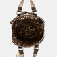 Uma mochila que eleva o conceito de acessório funcional a verdadeira peça de autor.

O seu exterior apresenta um padrão em patchwork com texturas e motivos em tons de verde-musgo, castanho, terracota e dourado, com apontamentos florais e geométricos que evocam a riqueza dos tecidos artesanais. A assinatura Anekke em lettering dourado, os detalhes em metal dourado e o pendente com logótipo completam um design sofisticado e inconfundível.