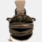 Esta mochila é uma peça cheia de personalidade e charme, pensada para a mulher que aprecia o detalhe e a originalidade.

De formato arredondado e dimensões compactas, apresenta uma ilustração exclusiva com a icónica personagem Anekke rodeada de elementos florais e a frase "time to bloom — a tulip, a new emotion", evocando a delicadeza e o espírito de renovação do outono.