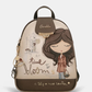 Esta mochila é uma peça cheia de personalidade e charme, pensada para a mulher que aprecia o detalhe e a originalidade.

De formato arredondado e dimensões compactas, apresenta uma ilustração exclusiva com a icónica personagem Anekke rodeada de elementos florais e a frase "time to bloom — a tulip, a new emotion", evocando a delicadeza e o espírito de renovação do outono.