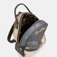 A Mochila Pequena Tulip da Anekke é uma peça de coleção que se distingue pelo seu padrão ilustrado exclusivo — a personagem de cabelo escuro da marca, rodeada de detalhes gráficos e a frase&nbsp;time to bloom gravada com delicadeza.

A combinação de cinza escuro com creme e os acessórios dourados conferem-lhe um equilíbrio perfeito entre o caprichoso e o sofisticado. Graças à alça ajustável, adapta-se ao seu ritmo.