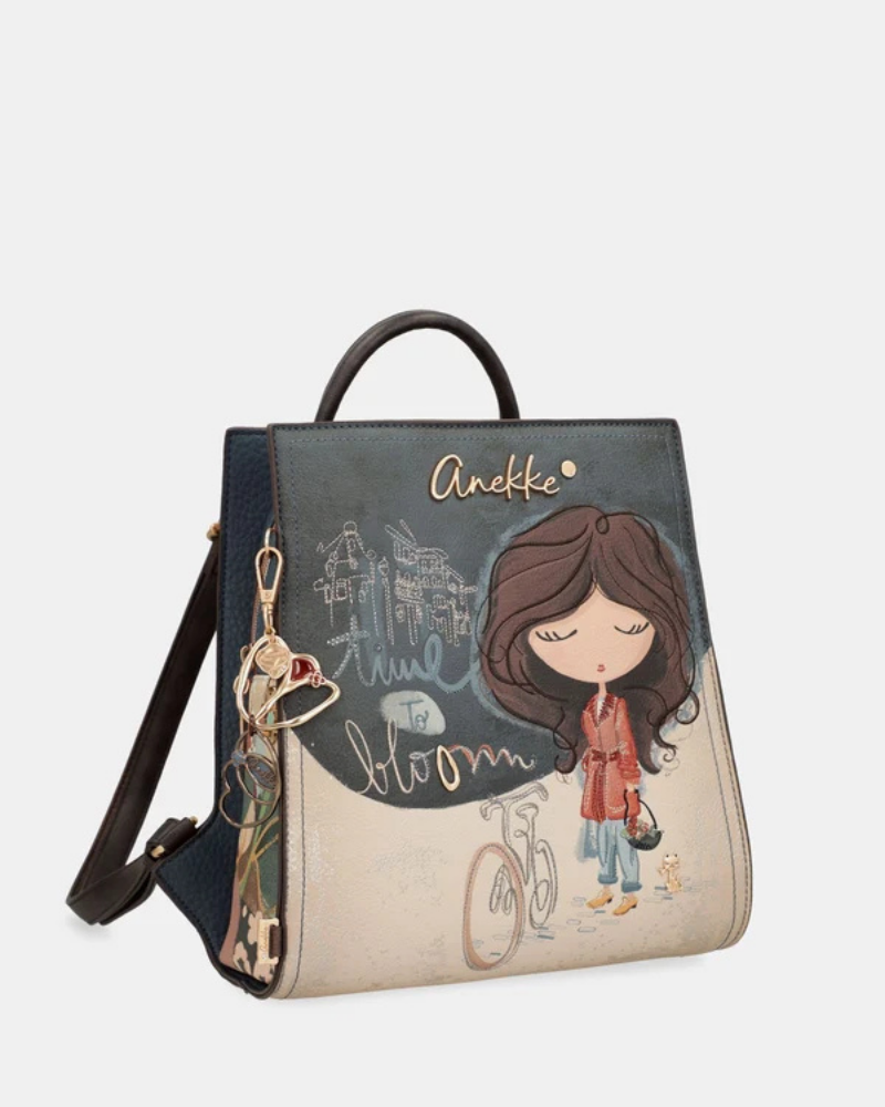 Com uma alma artística e um espírito livre, esta mochila da coleção&nbsp;Bloom&nbsp;é muito mais do que um acessório — é uma história que se carrega às costas.

O seu painel frontal ilustrado, com a icónica personagem Anekke numa cena noturna e misteriosa entre bicicletas e jardins encantados, transforma-a numa peça verdadeiramente única e cheia de charme.