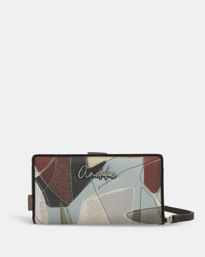 O porta-moedas rígido Auralis é uma peça de design arrojado que transforma um acessório essencial numa verdadeira declaração de estilo.

Com um padrão geométrico abstrato que combina tons terrosos, azuis suaves e detalhes em preto e branco, esta peça destaca-se pela sua personalidade única e contemporânea. A estrutura rígida oferece proteção superior aos seus pertences, enquanto o fecho de encaixe garante segurança e facilidade de acesso. 