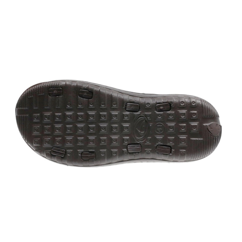 Conforto e estilo encontram-se neste chinelo masculino, confeccionado em material sintético de alta durabilidade com acabamento que imita couro.

Com design moderno e discreto, é perfeito para o dia a dia, oferecendo praticidade e leveza ao caminhar. A palmilha acolchoada garante maior conforto, enquanto a sola antiderrapante proporciona segurança em cada passo.